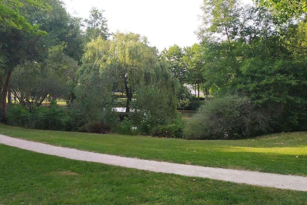 Le Jardin Des Pommiers A Disneyland Chessy Εξωτερικό φωτογραφία