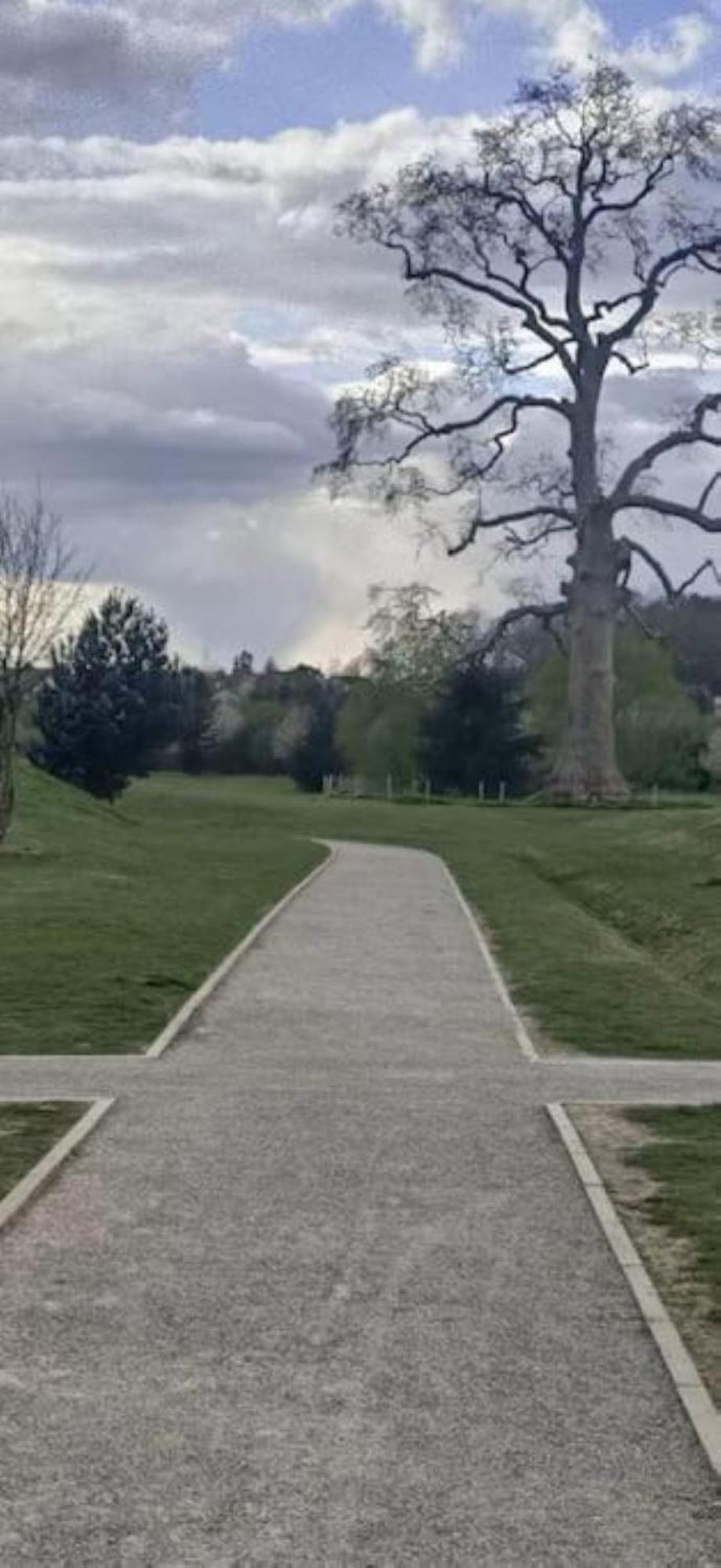 Le Jardin Des Pommiers A Disneyland Chessy Εξωτερικό φωτογραφία